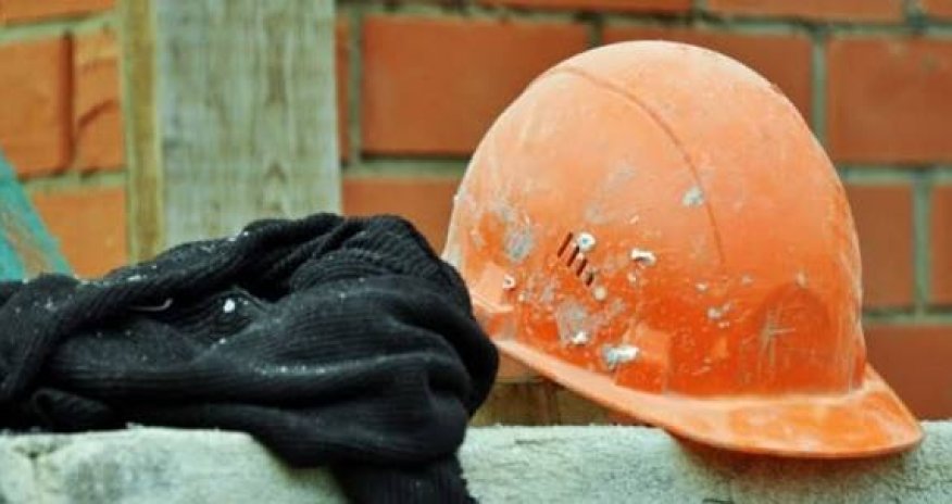 
Bakıda usta tikintidən yıxılaraq ölüb