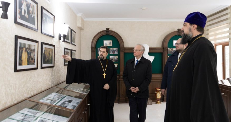 Заместитель Лаврова в кафедральном соборе в Баку