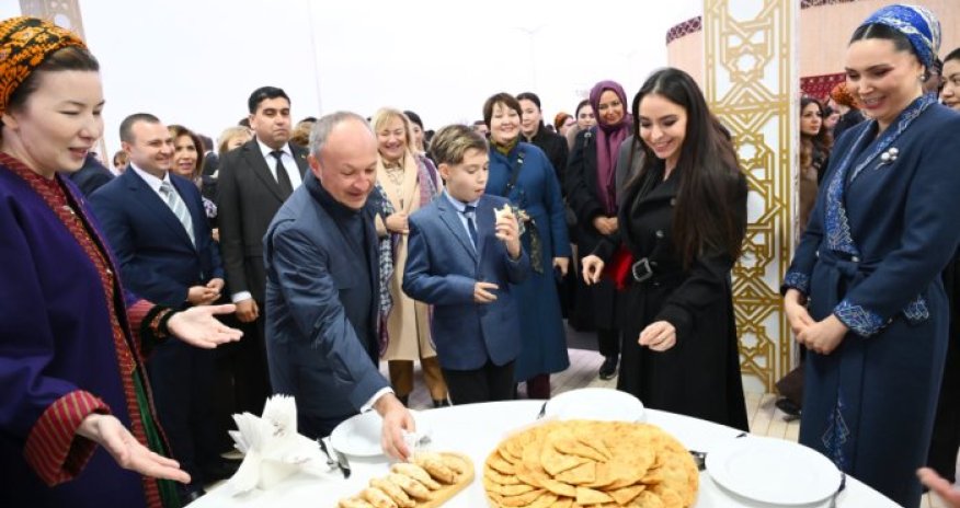 Leyla Əliyeva Türkmənistan milli mətbəxinə həsr olunan sərgidə iştirak edib