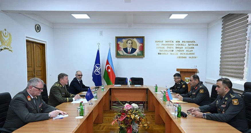 Азербайджанские военные встретились с представителями НАТО