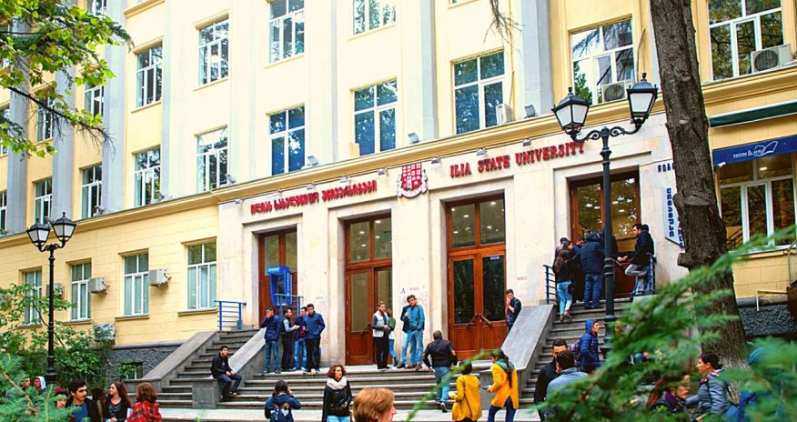 Gürcüstanda ali məktəblərdə təhsil müddəti qısaldılıb