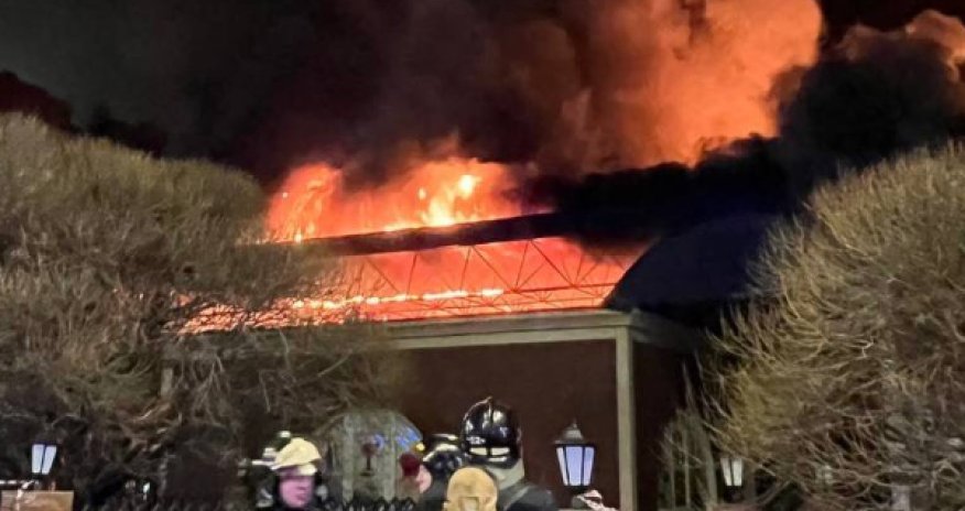 Сильный пожар на рынке в Санкт-Петербурге: эвакуированы 100 человек