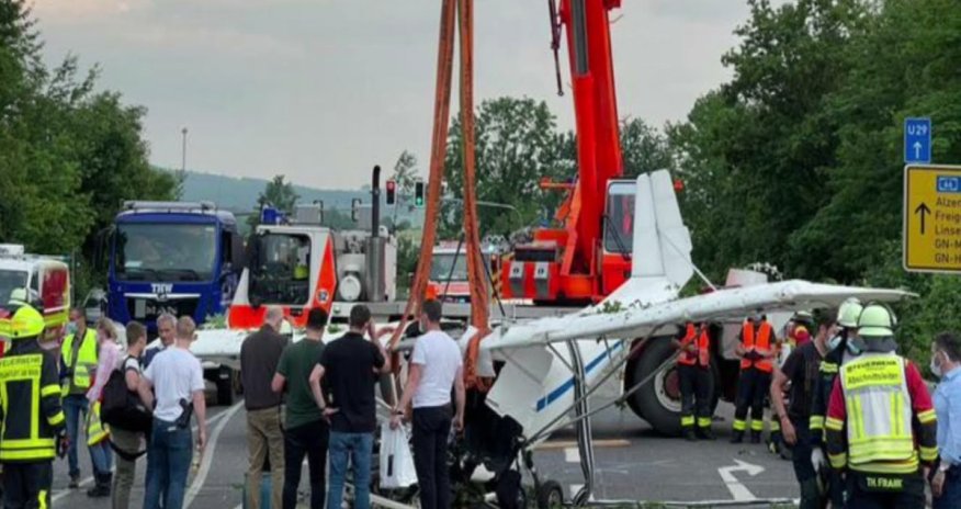 Almaniyada təyyarə insanların olduğu küçəyə eniş edib, yaralılar var