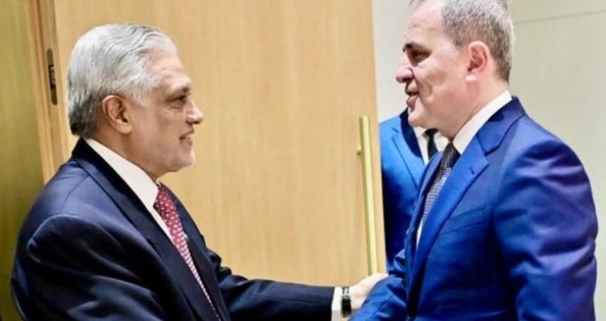 Azərbaycan və Pakistan XİN rəhbərləri regional məsələləri müzakirə ediblər