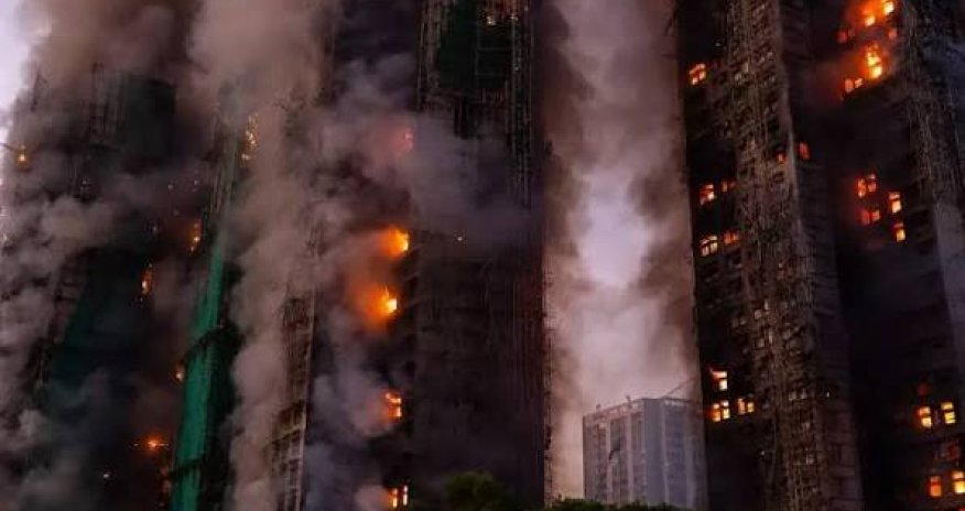 SCMP: Ущерб от пожара в жилом комплексе в Гонконге оценивается в $642 млн