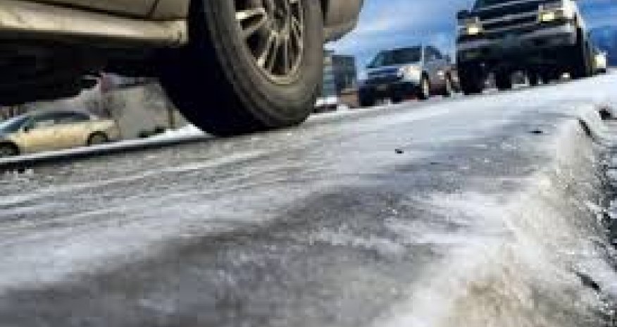 В Гобустане гололедица спровоцировала массовое ДТП