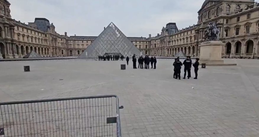 Лувр временно закрылся для посетителей из-за забастовки персонала