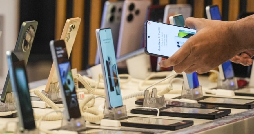 В Азербайджан импортировали более 1 млн смартфонов