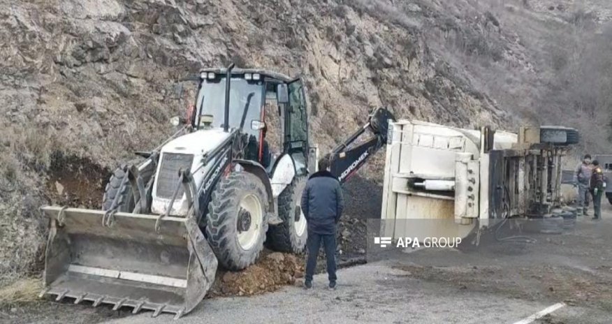 Laçın-Şuşa yolunda yük maşını aşıb