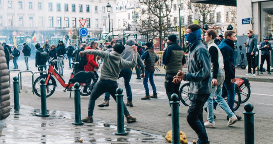 Фермерский бунт в Брюсселе: тракторы рвутся к Еврокварталу