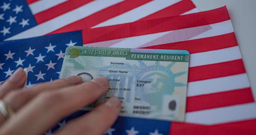 ABŞ &ldquo;Green Card&rdquo; lotereyasını müvəqqəti dayandırır