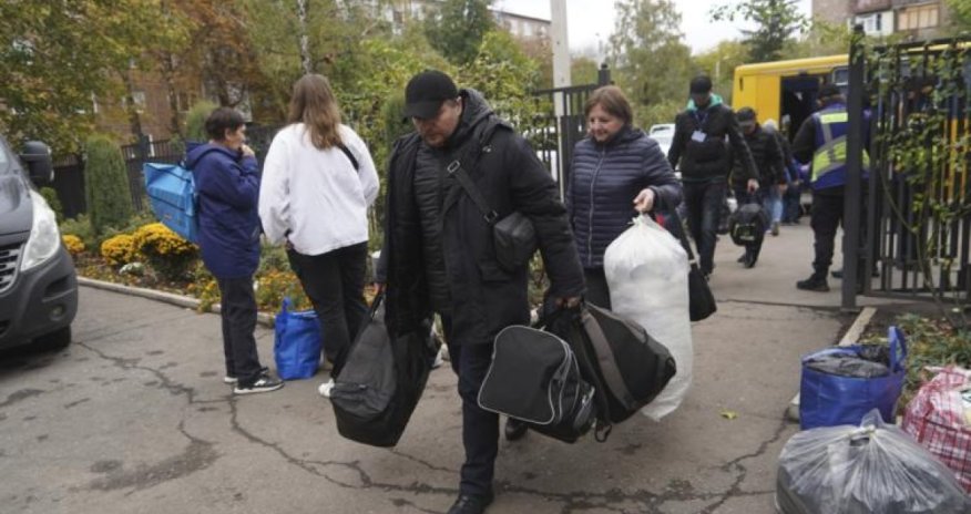 Угроза атак: жителей Сумщины эвакуируют на бронетехнике