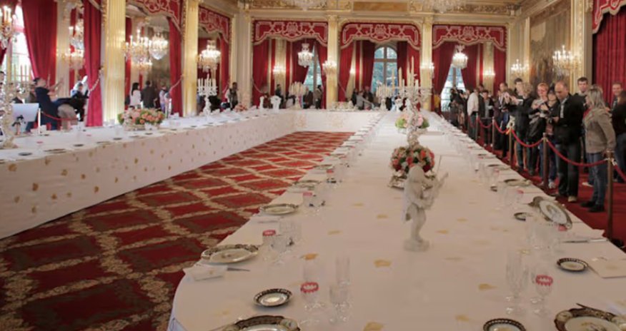 Makronun sarayından 40 min avro dəyərində süfrə ləvazimatları oğurlanıb