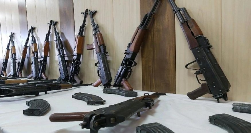 Azərbaycanda silah alveri edən cinayətkar dəstənin üzvləri tutulub