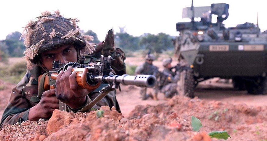 Индия и Китай активно строят инфраструктуру для войны за Гималаи