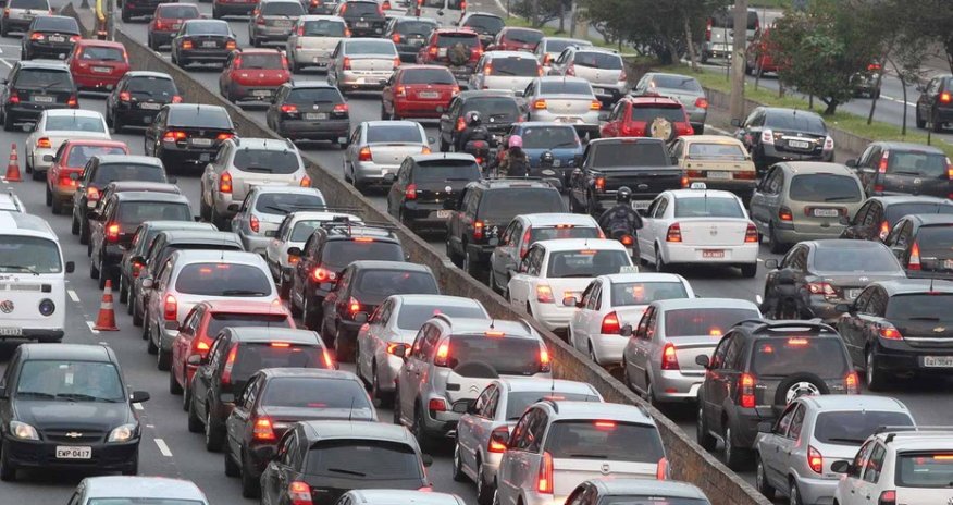 Deputat təklif edir ki, tıxaca görə bəzi işçilər işdən bir saat tex çıxmalıdır