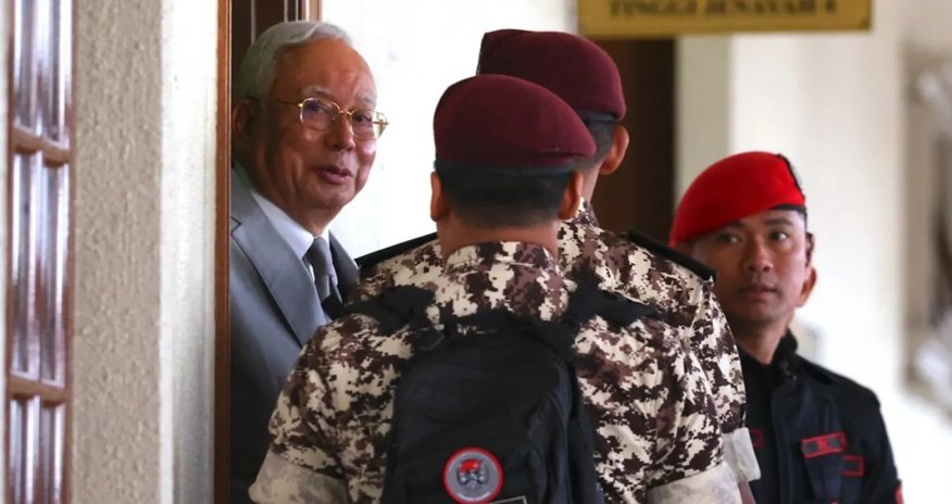 Экс-премьера Малайзии посадили еще на 15 лет