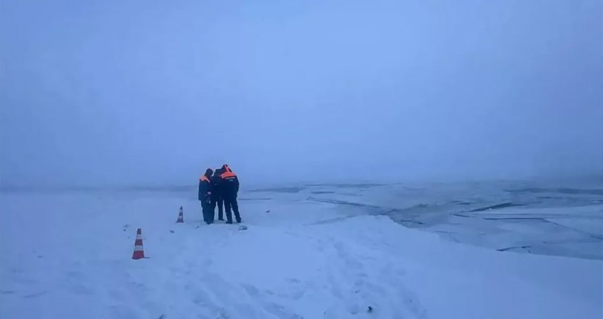 В Якутии по меньшей мере два человека погибли, провалившись под лед