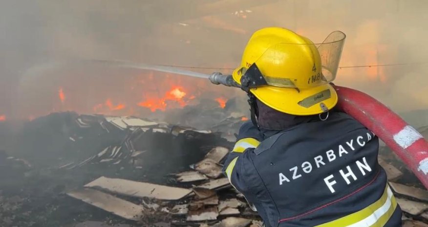 Bakıda 3 otaqlı ev yanıb