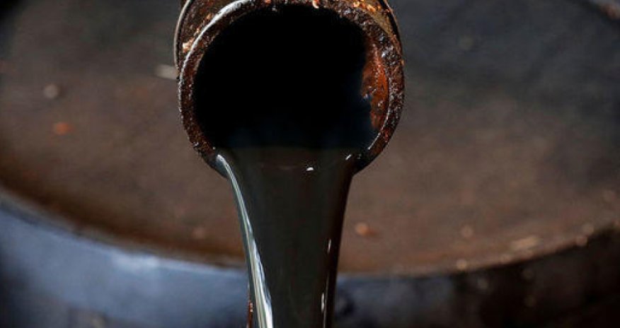 Oil prices edge lower on US statistics