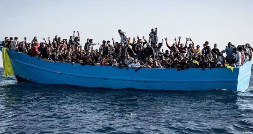 У побережья Гамбии при крушении судна погибли семь человек