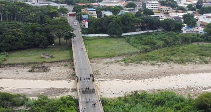 Колумбия отправляет войска на границу с Венесуэлой