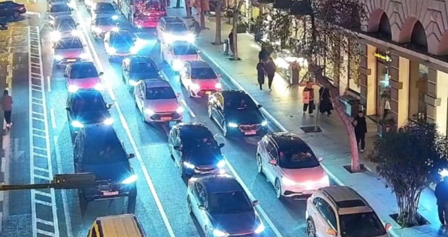 Bakının bir sıra yollarında nəqliyyatın sıxlığı yaranıb - Yenilənib