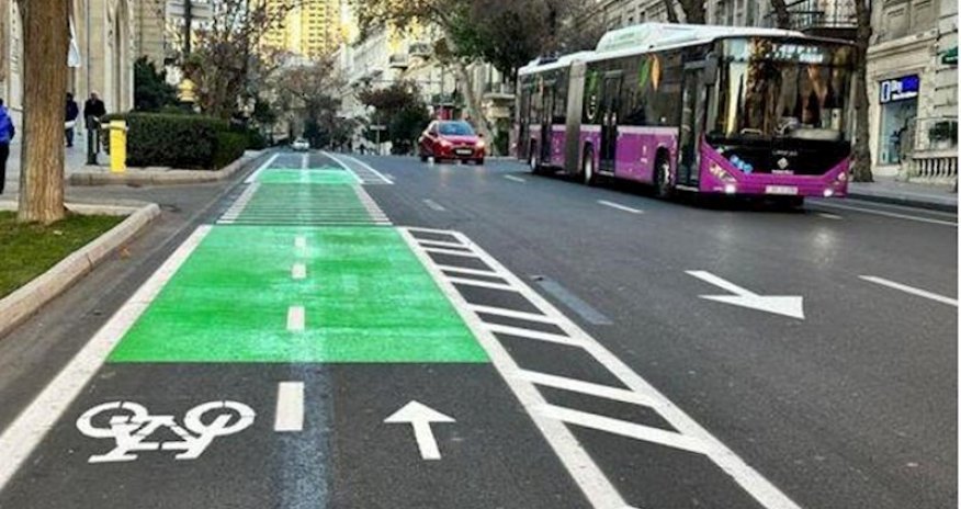 Bakıda 47 yolayrıcında velosiped bölmələri quraşdırılıb