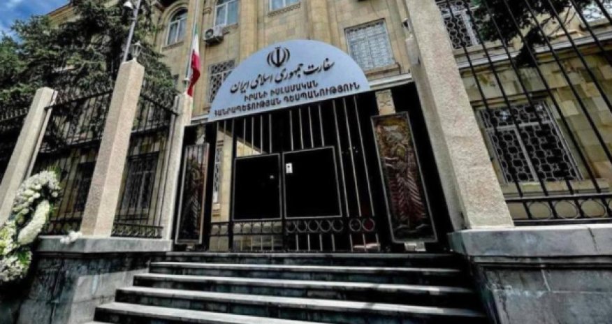 Иранцы в Ереване требуют возвращения Пехлеви