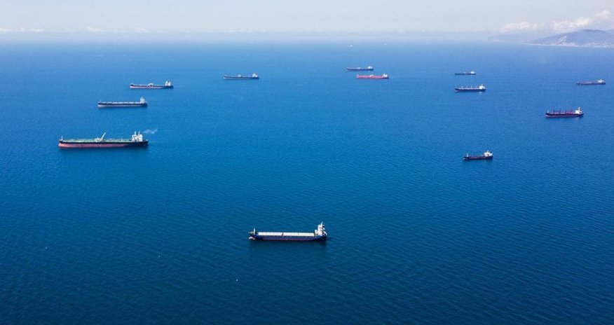 Двадцать пять танкеров с венесуэльской нефтью подняли флаг России