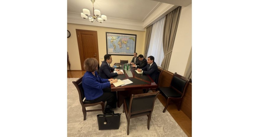 Hikmət Hacıyev Qazaxıstan səfiri ilə əməkdaşlığı müzakirə edib