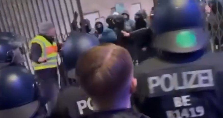 Более 50 человек пострадали в Берлине в стычках перед матчем второй Бундеслиги