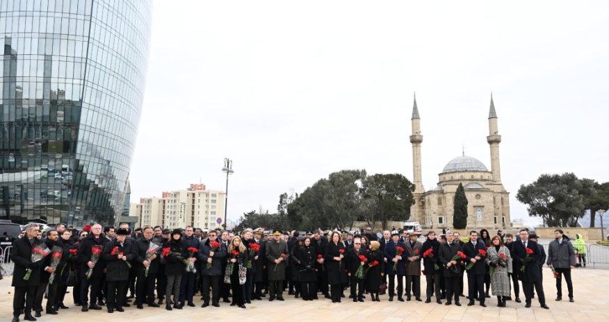 2 səfir Şəhidlər Xiyabanını ziyarət etməyib