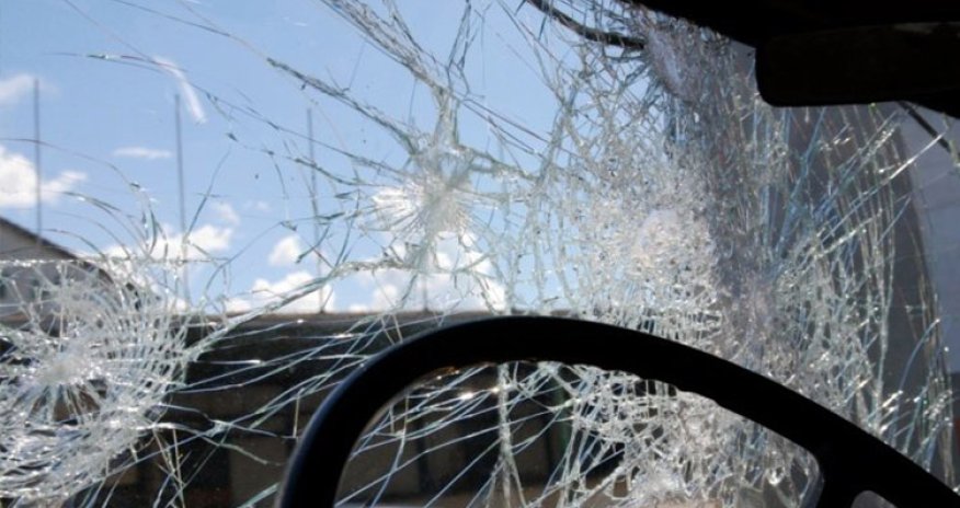 В Сальяне при столкновении автомобиля и грузовика погиб человек