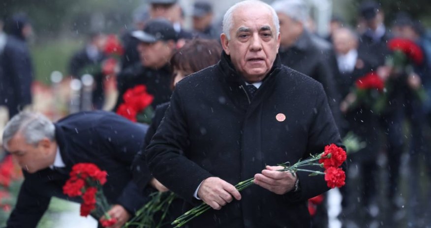 Azərbaycan rəsmiləri 20 Yanvar faciəsi qurbanlarını yad edib