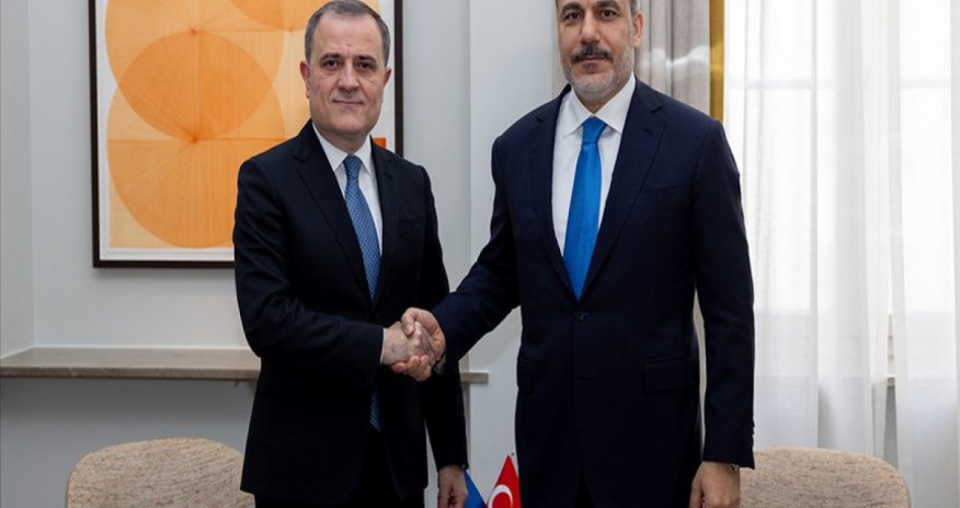 Azərbaycan və Türkiyə XİN rəhbərləri telefon danışığı aparıb
