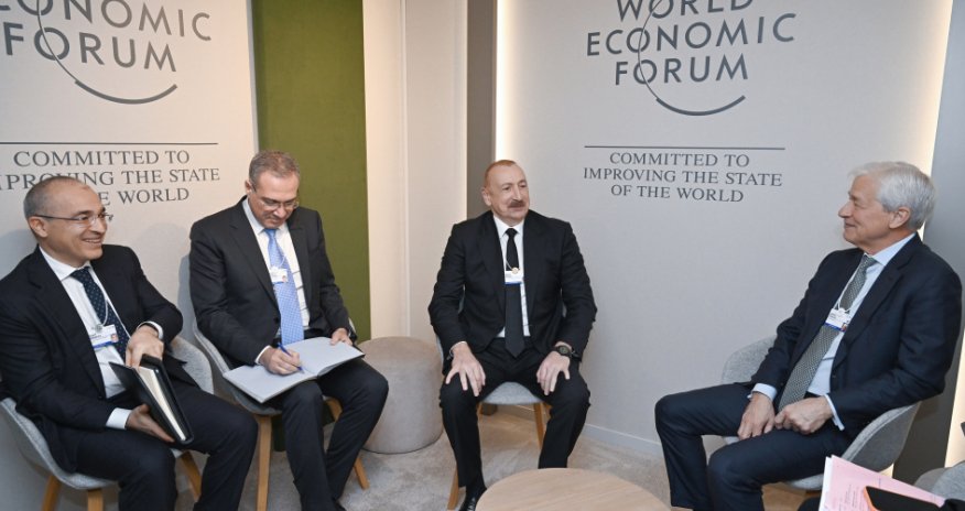 Əliyev Davosda &ldquo;J.P. Morgan&rdquo;ın baş icraçı direktoru Ceymi Daymonla görüşüb