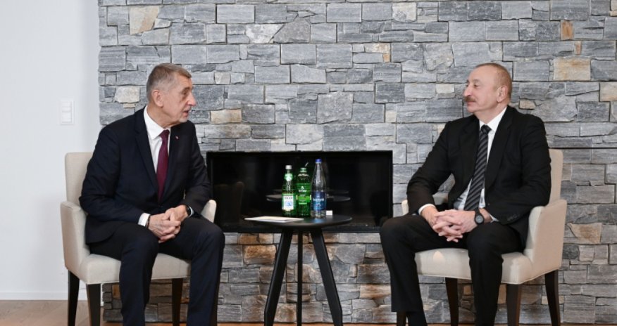 
İlham Əliyev Çexiyanın Baş naziri ilə görüşüb