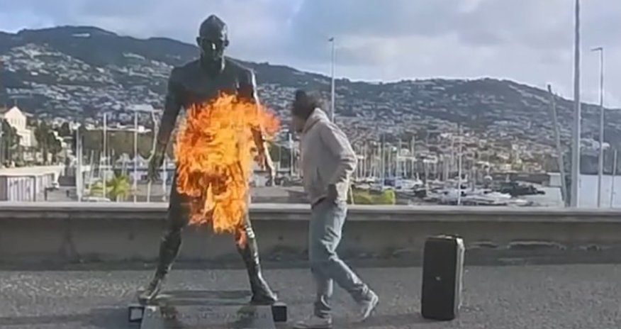 Ronaldonun heykəlini yandırıblar