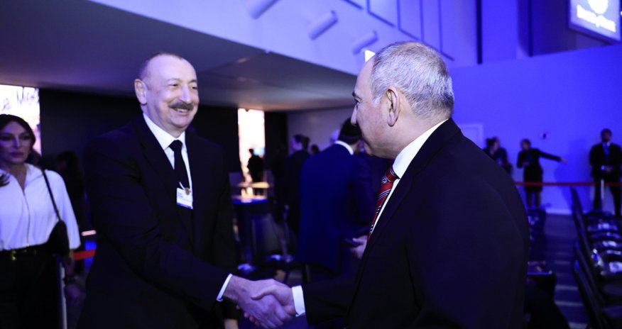 Əliyev və Paşinyan Davosda bir araya gəldi
