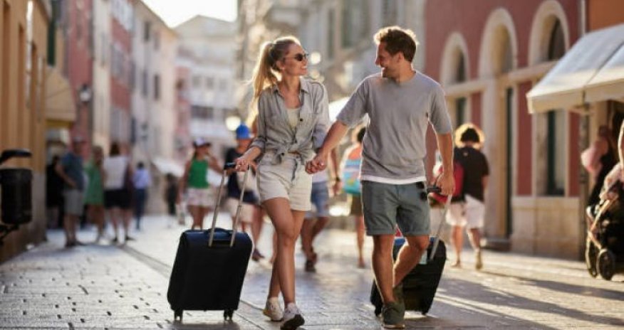 Azərbaycana turist axını 2 % azalıb