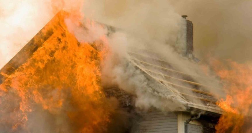 Zaqatalada ev yandı