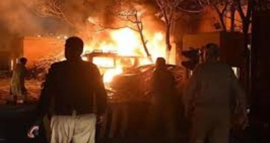 Pakistanda hotel yanıb, ölənlər var