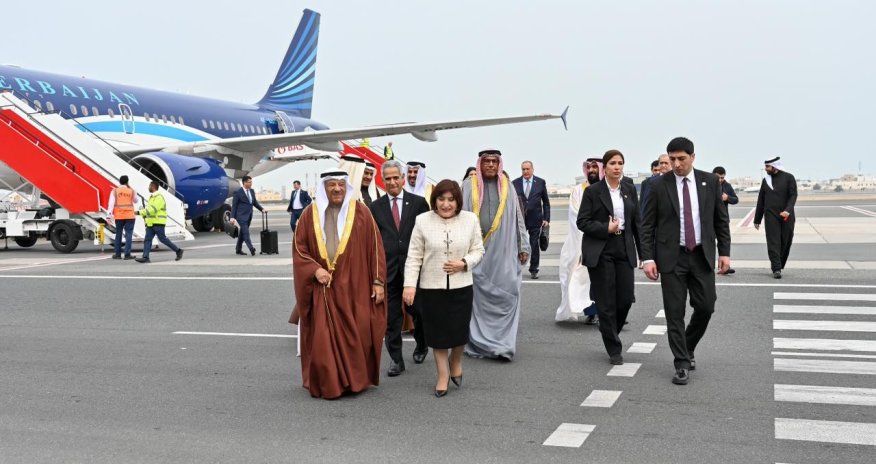 Сахиба Гафарова прибыла с визитом в Бахрейн