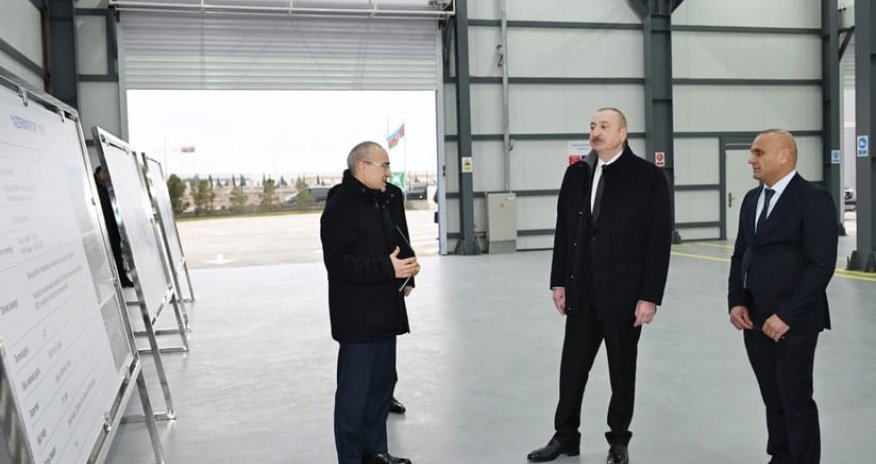 İlham Əliyev Sumqayıt Sənaye Parkında güzgü vərəqələrin istehsalı zavodunun açılışında iştirak edib