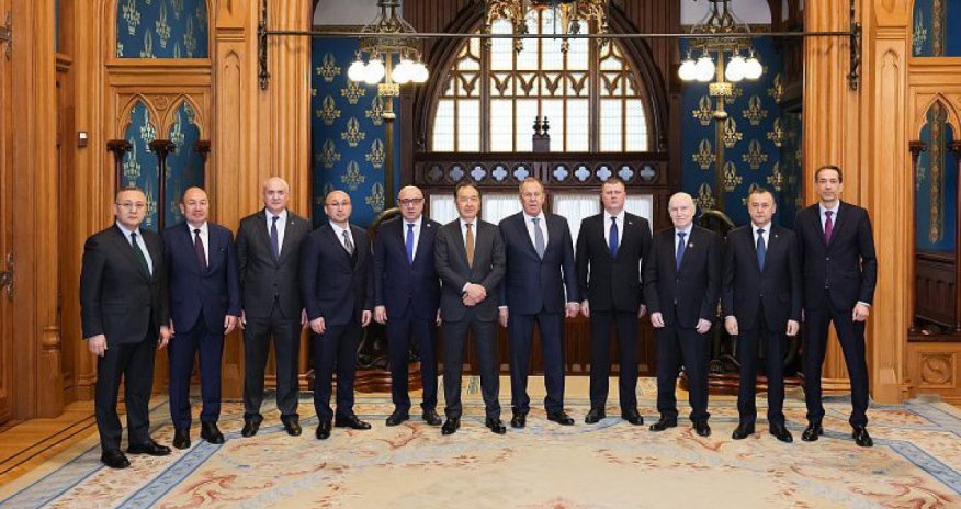 Lavrov MDB ölkələrinin səfirləri ilə görüşüb