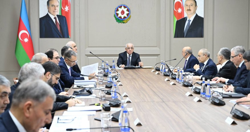 Али Асадов и чиновники решают проблемы Каспия