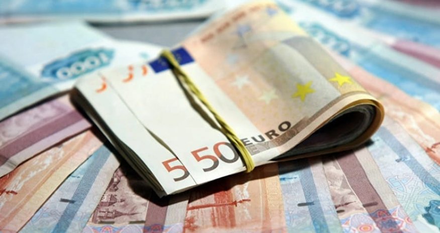 Avro və rubl azalıb - Günün məzənnəsi