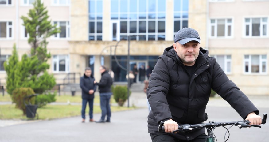 Nazir LDU tələbələrinə velosiped hədiyyə edib - Fotolar