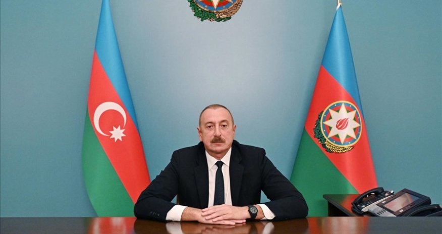 Алиев присудил президентские премии представителям молодежи